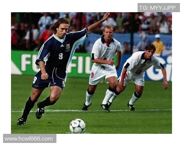 全球足球百大退役球星盘点 传奇人物与经典瞬间回顾